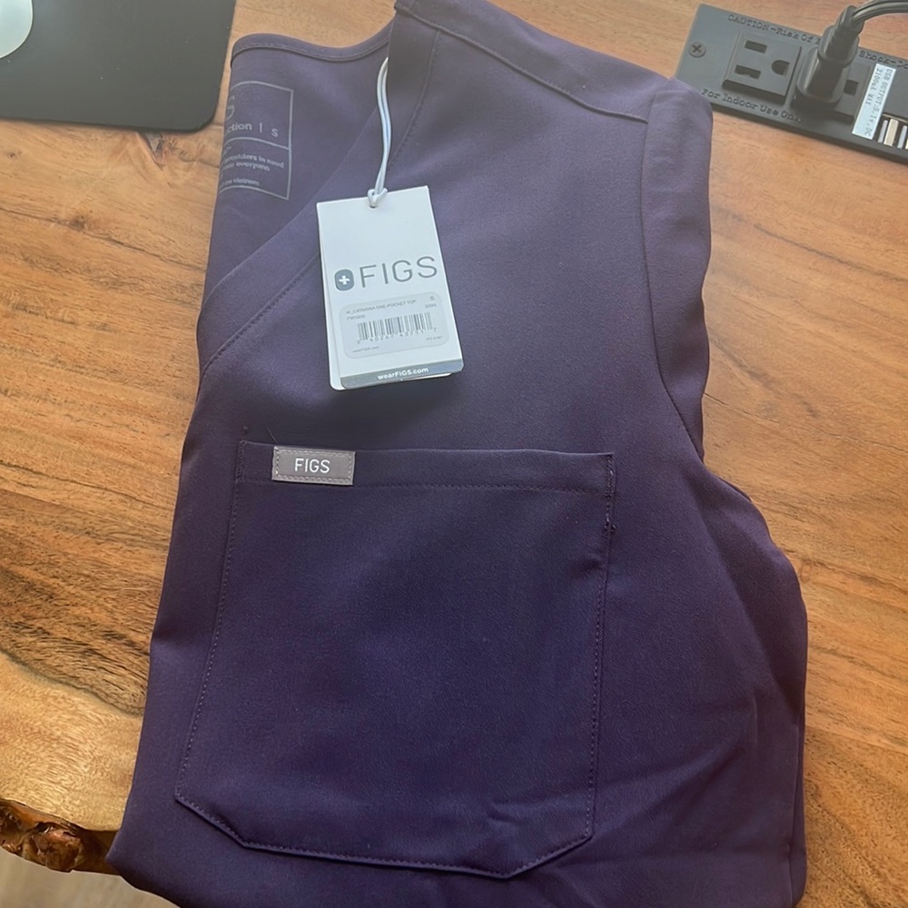 Figs purple shadow caterina top